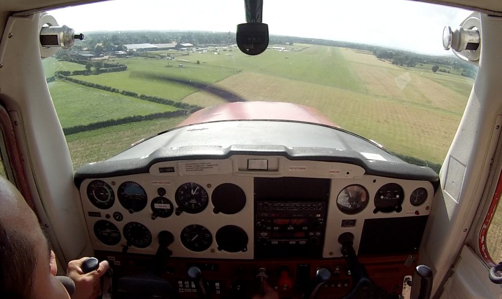 Crabbing-in-on-final-approach-at-Headcorn