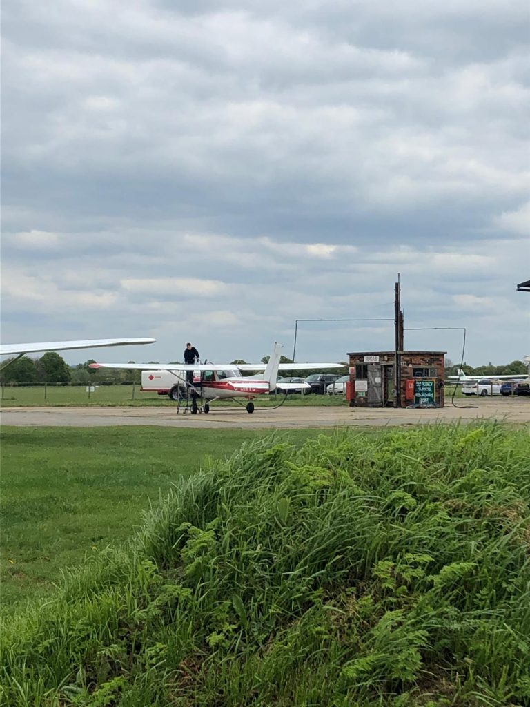 Refuelling C152